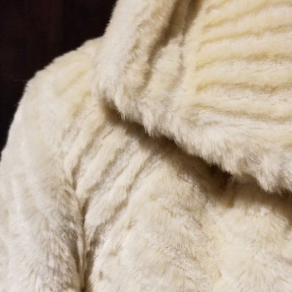 Women's faux fur coat - Picture 2 of 5